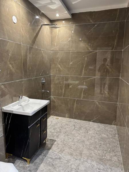  gold-floors Bathroom