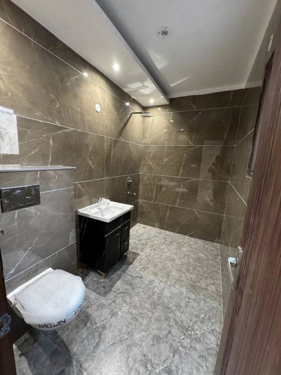  gold floors Bathroom