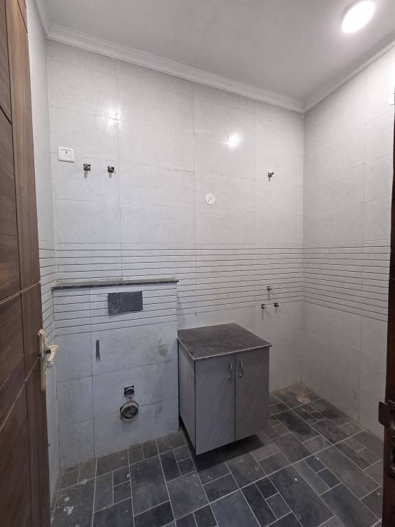  luxurious sliver floors Bathroom