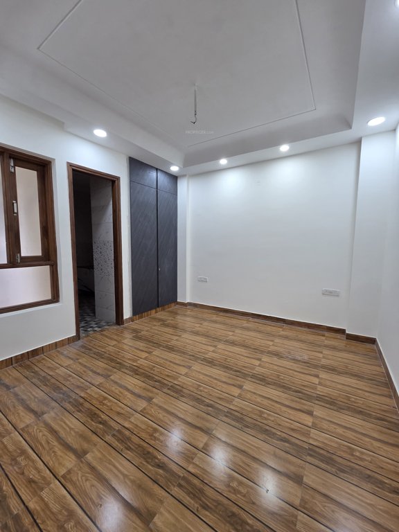  luxurious sliver floors Bedroom