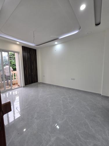  luxurious-sliver-floors Living Area