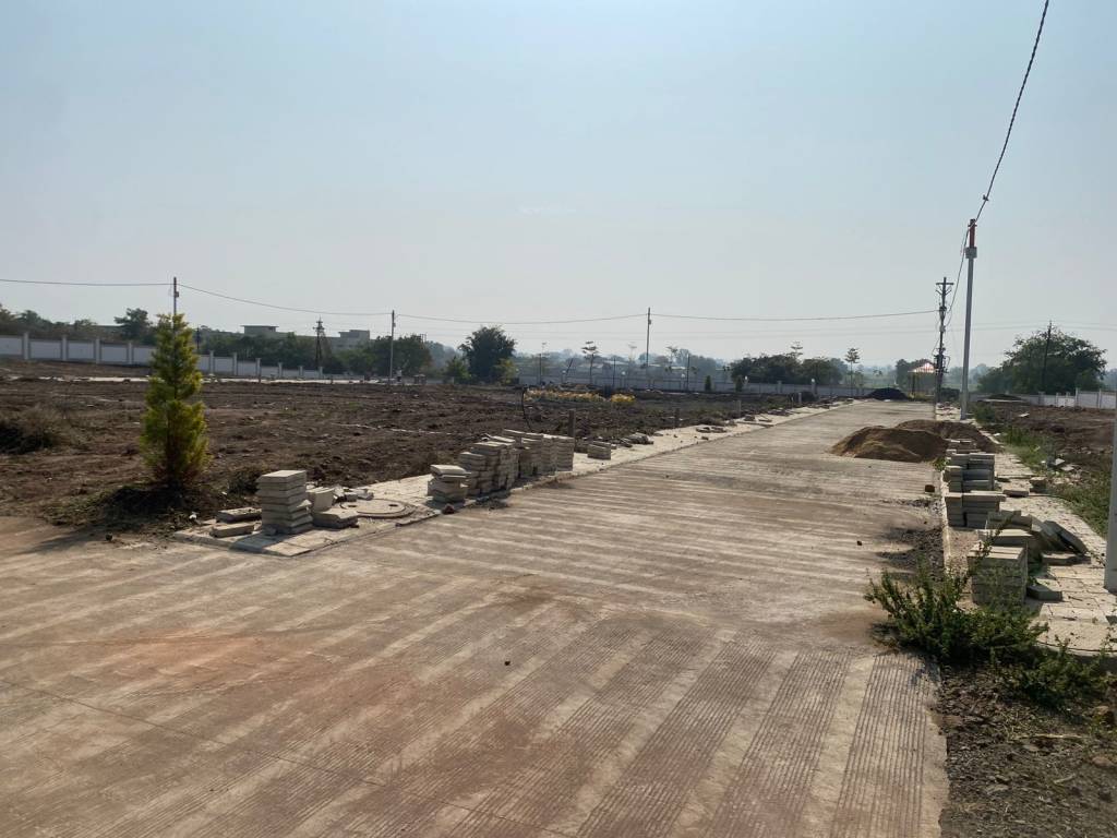 the bansal heritage royal Plot