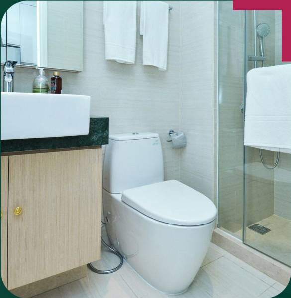  lorvens-plaza Bathroom