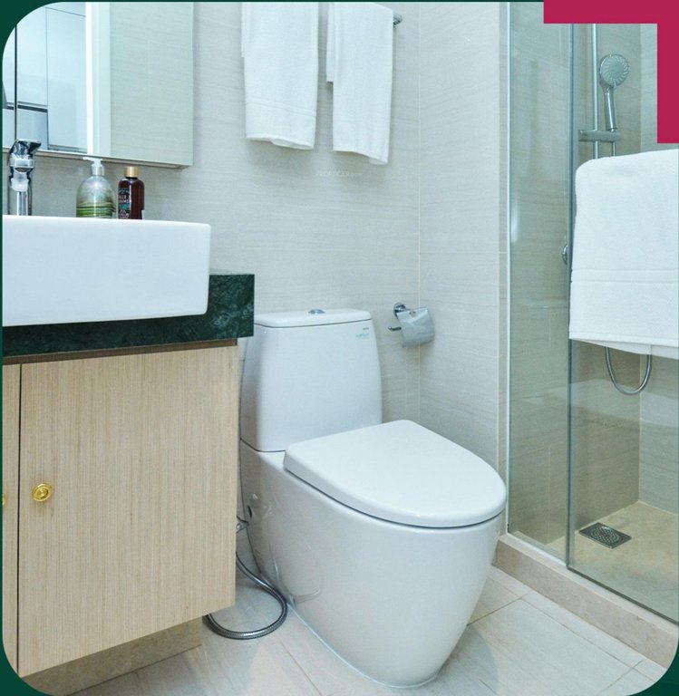  lorvens plaza Bathroom