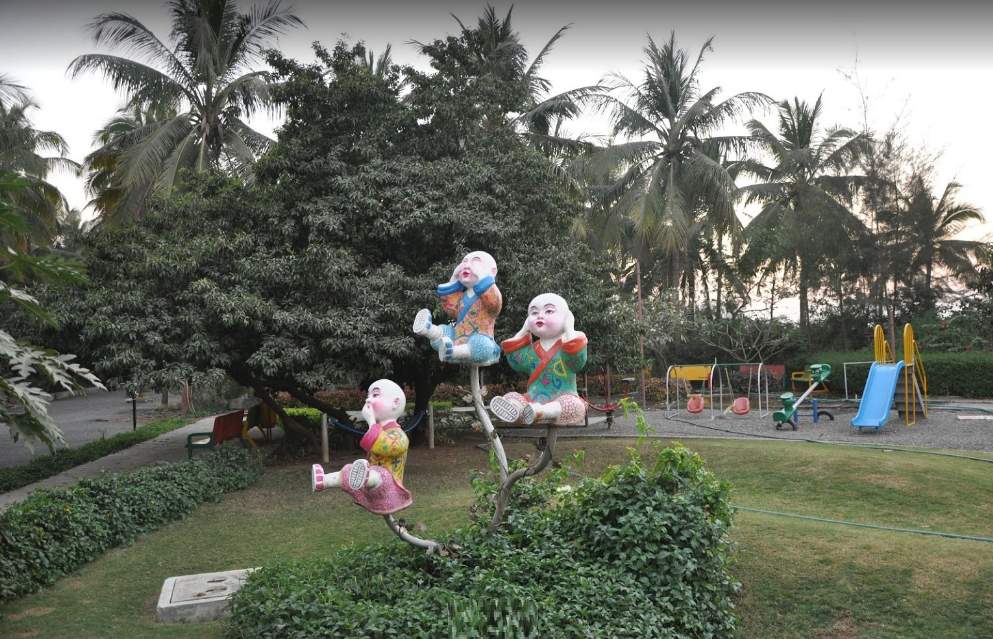  royal village Children's play area