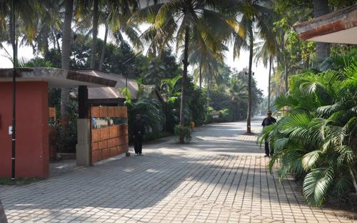  royal-village Entrance Gate Security Cabin