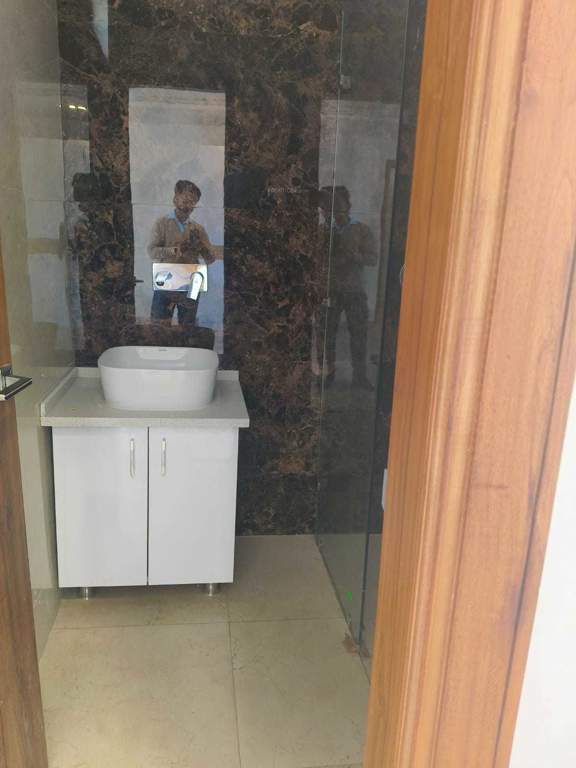  luxury floor Bathroom