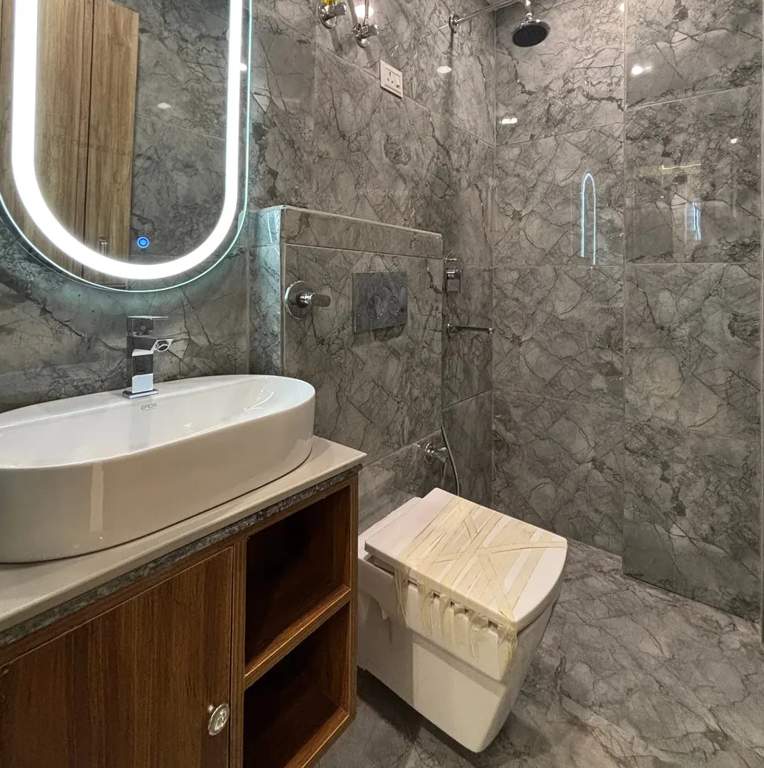  luxury floors Bathroom