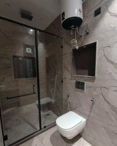  luxury-floors-300-sq-yards Bathroom