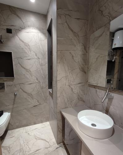  luxury-floors-300-sq-yards Bathroom