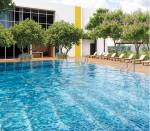  urban-woods-palm Swimming Pool