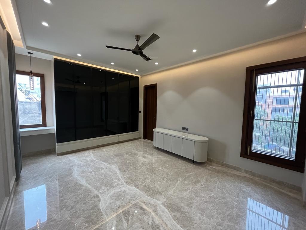 realty luxury homes Bedroom