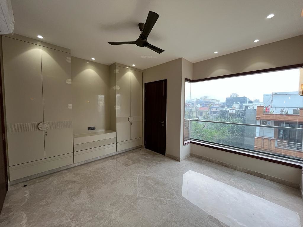 realty luxury homes Bedroom