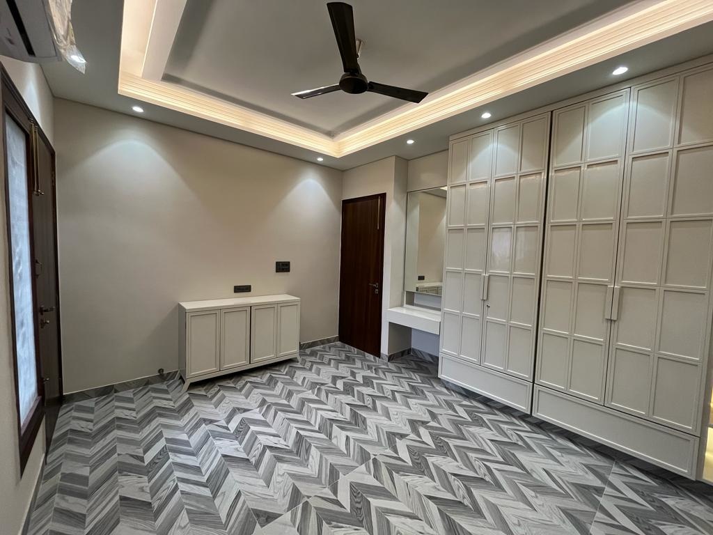 realty luxury homes Bedroom