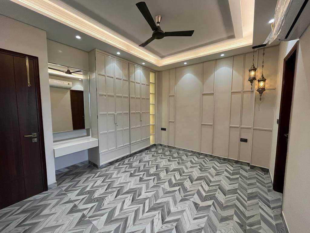 realty luxury homes Bedroom