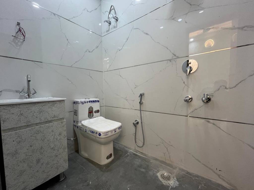 realty grid luxurious home Bathroom