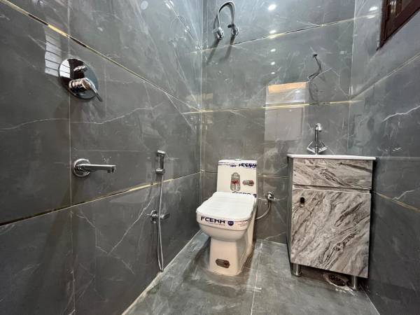  realty-grid-luxurious-home Bathroom