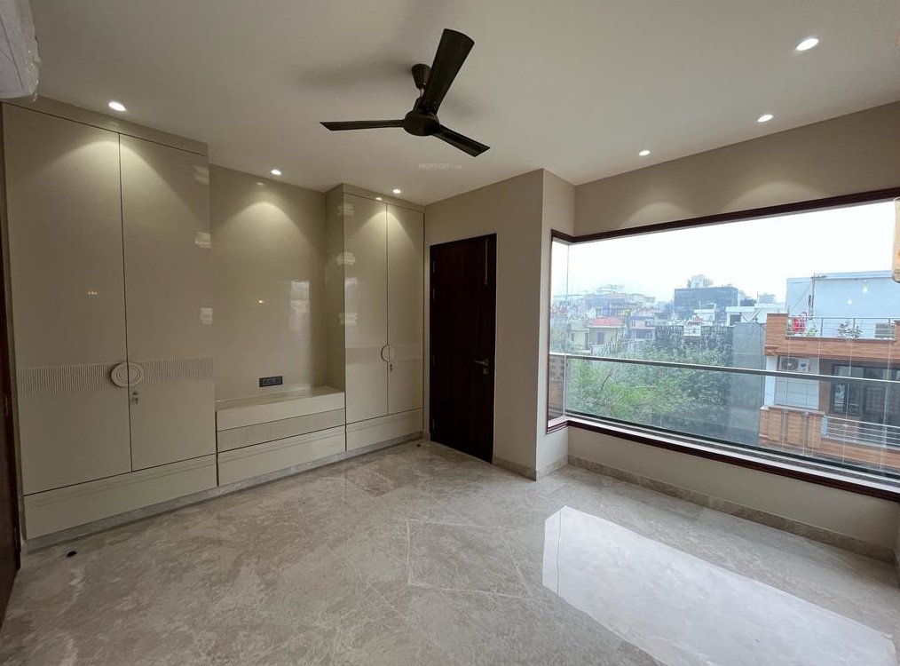 realty luxury homes Bedroom