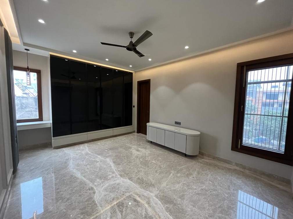 realty luxury homes Living Area