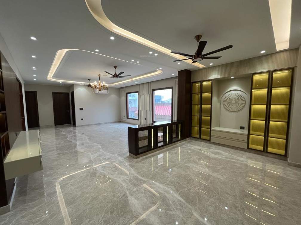 realty luxury homes Living Area