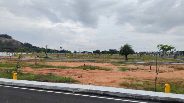 Plot vajralayam Plot