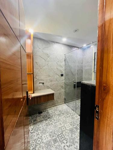 Bathroom ultra-luxury-floors-1 Bathroom