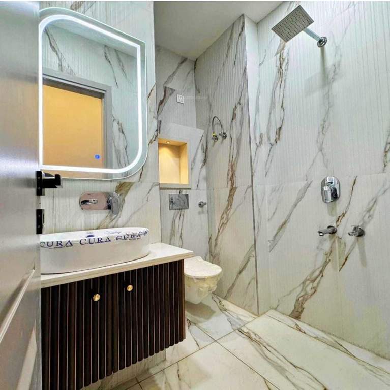  homes and builder Bathroom