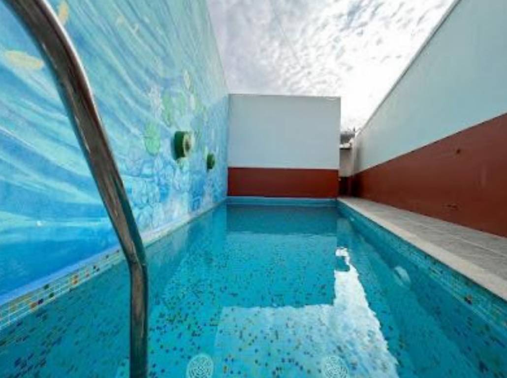  persimmon square Swimming Pool