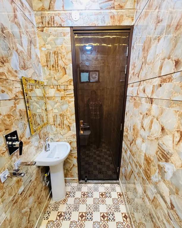  floors Bathroom