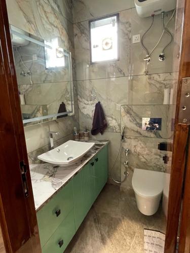 Bathroom luxurious-homes-by-the-luxury-heights Bathroom