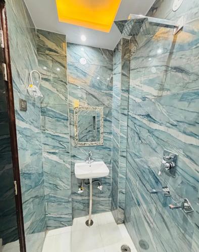  shiv-mahima-luxury-floors Bathroom