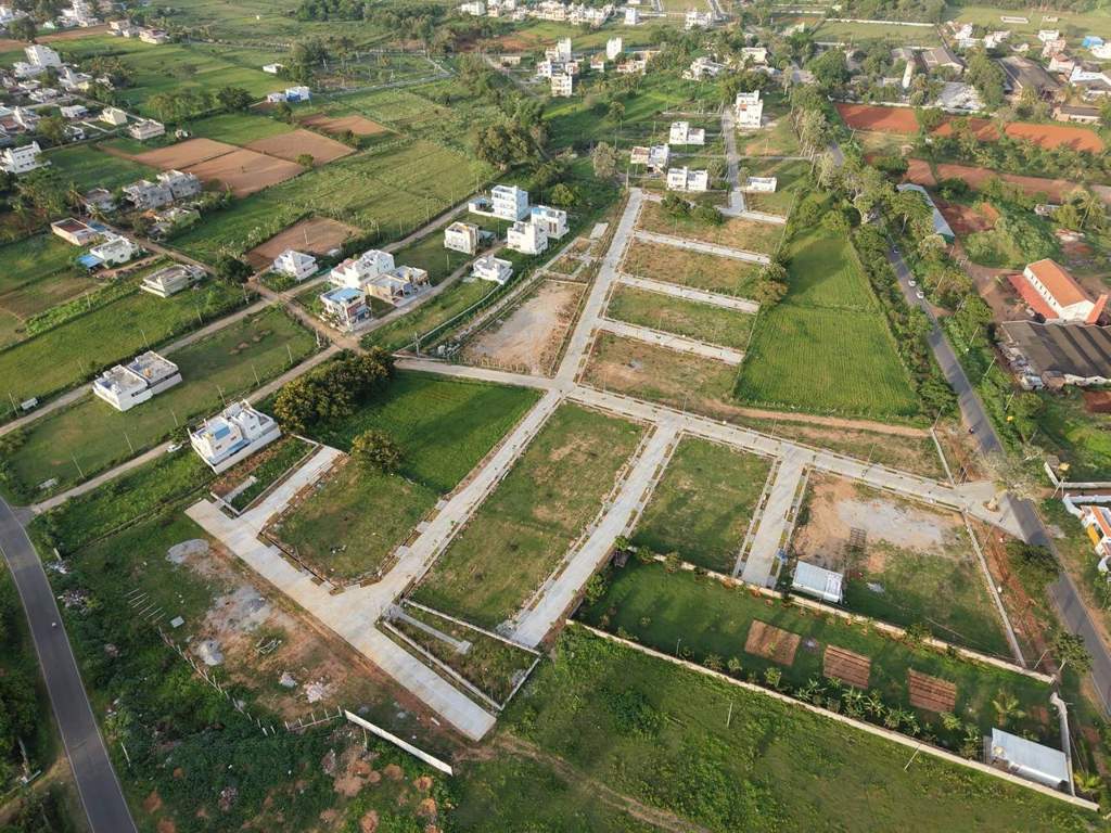  poorva phalguni Plot