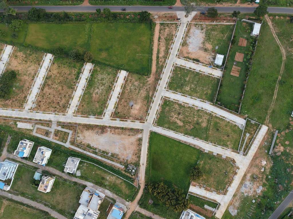  poorva phalguni Plot