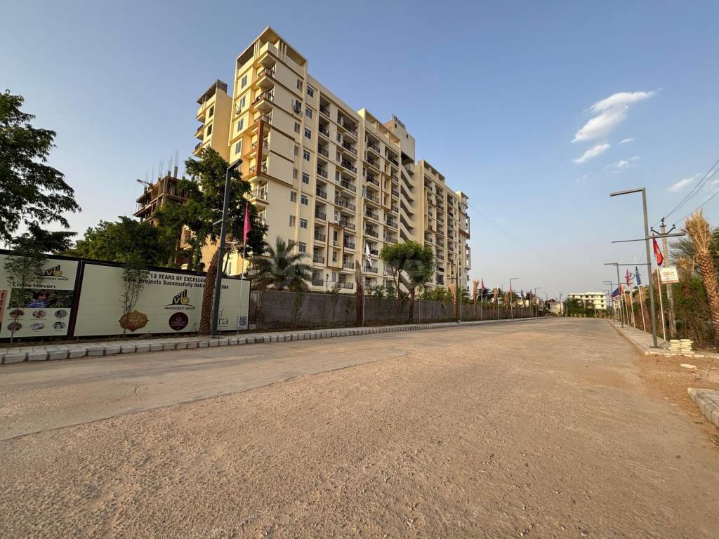  the aura Internal Roads & Footpaths