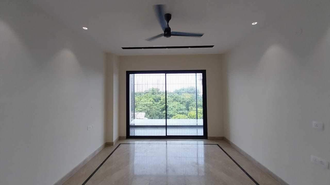  ggr floor 24 Living Area