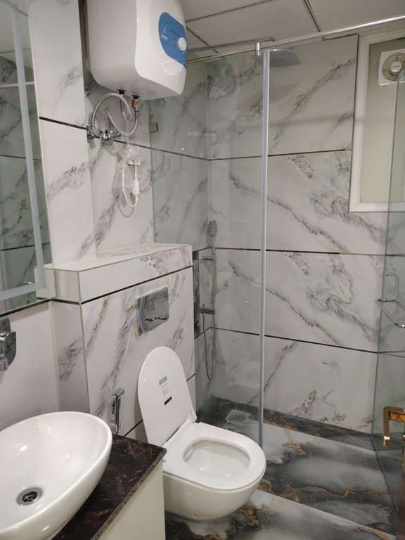  ggr floor 28 Bathroom