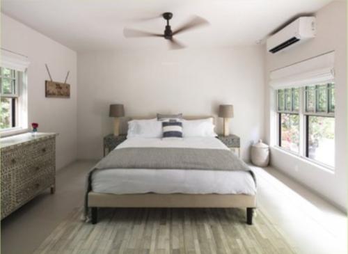 Bedroom apna-homes Bedroom