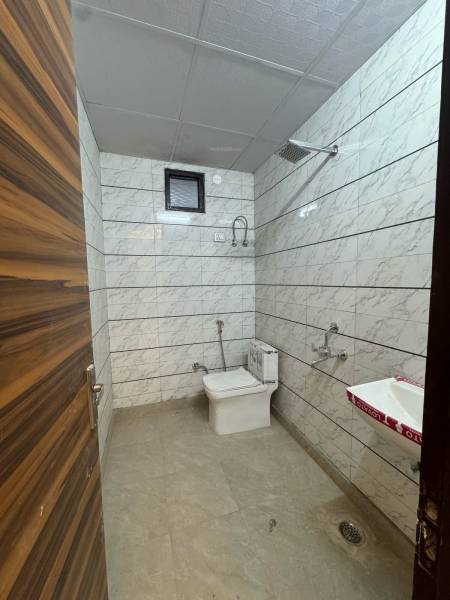  luxury-builder-floor Bathroom