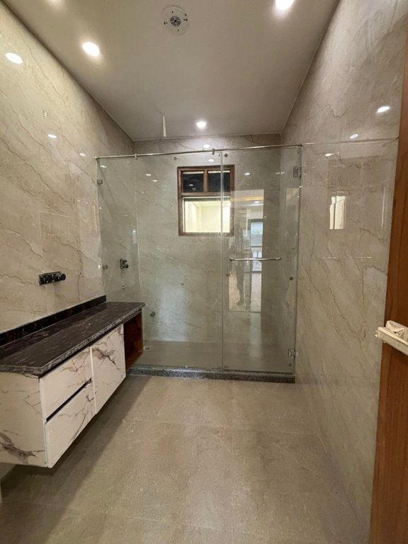  signature floors 4 Bathroom
