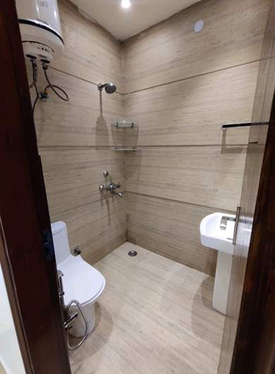 homes 3 bhk super luxury builder floors Bathroom