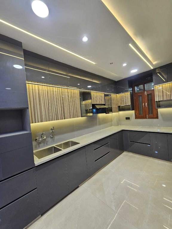  the crest Kitchen