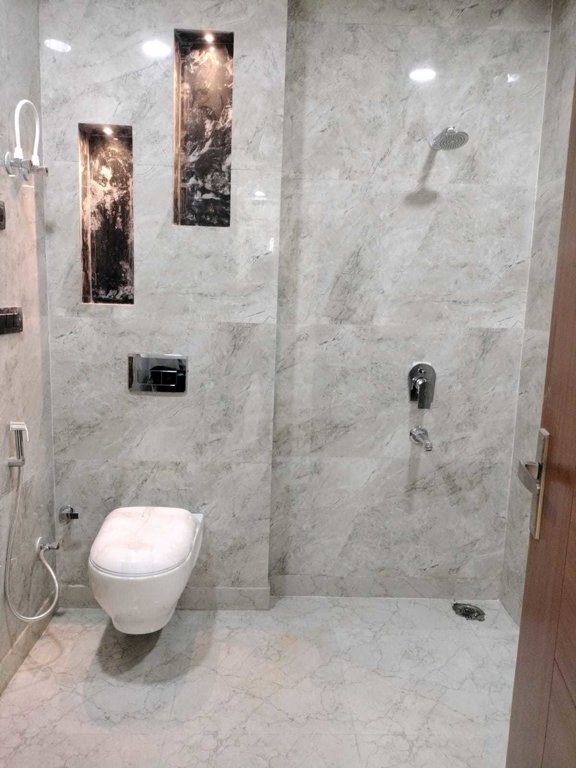  luxury builder floor Bathroom