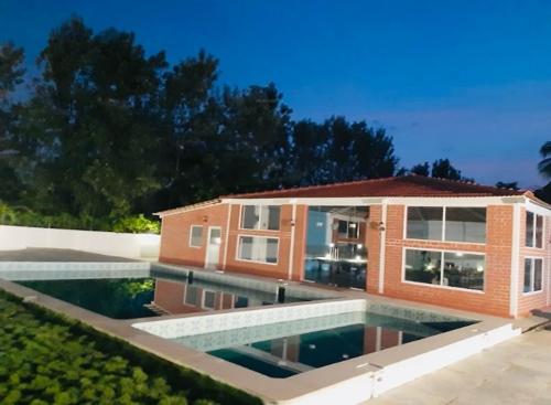  rare-8-villas Club House