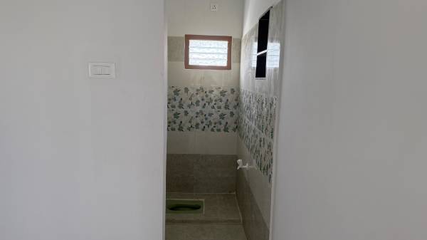  olympus-garden Bathroom