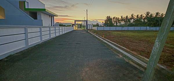 Plot akshara-enclave Plot