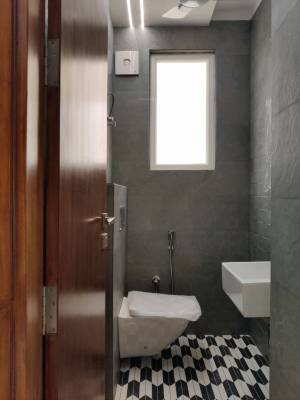  dream-ultra-luxurious-builder-floors Bathroom