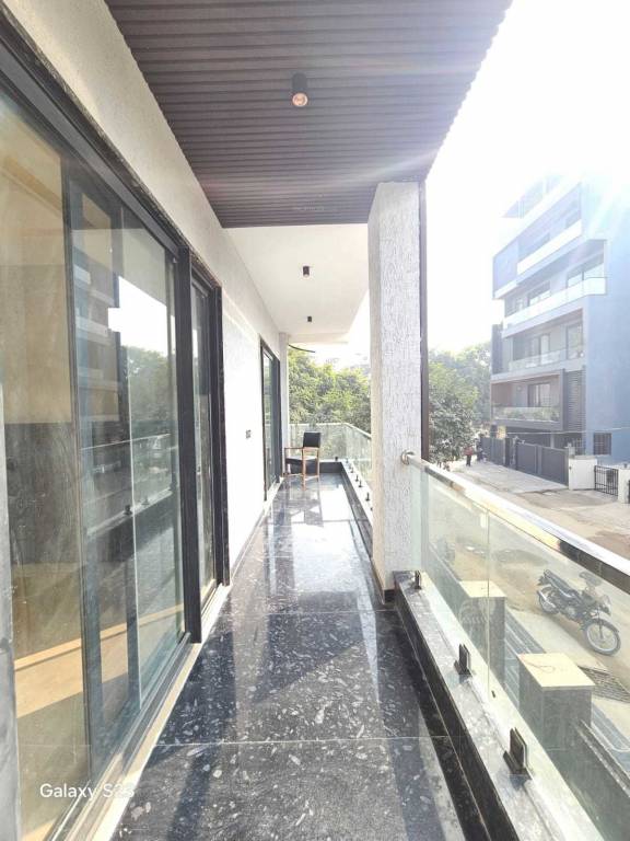  luxury floor 40 Balcony