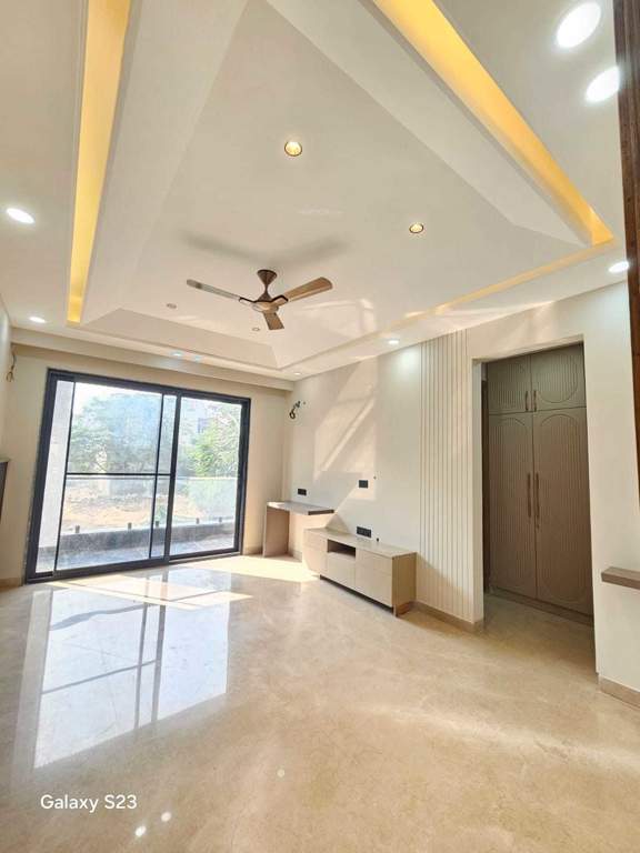  luxury floor 40 Living Area