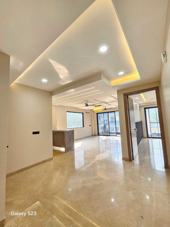  luxury floor 40 Living Area