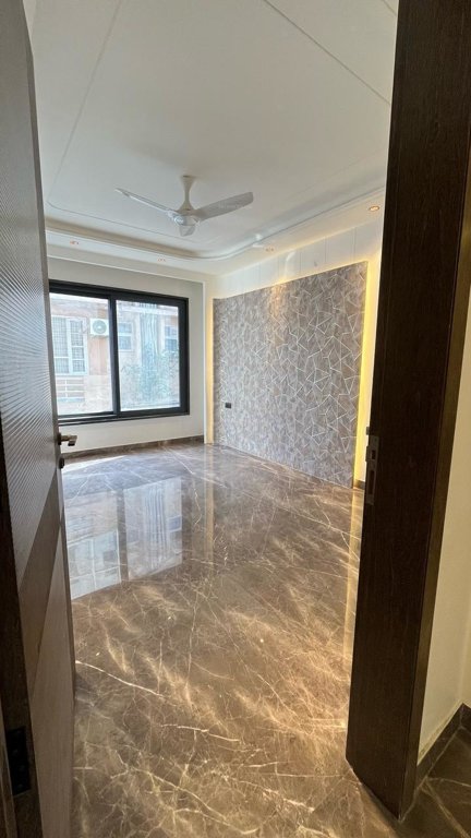  luxury floor 36 Living Area